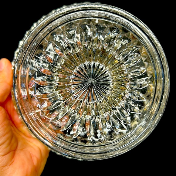 Vintage ANCHOR HOCKING “ Wexford” clear pressed glass lidded candy dish - Picture 7 of 7